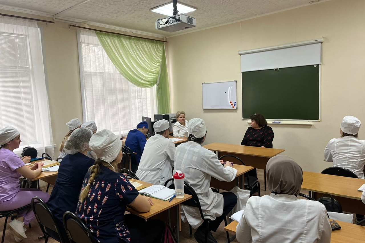 Встреча выпускников 2023 года с работающим фельдшером ФАП Заинской ЦРБ.