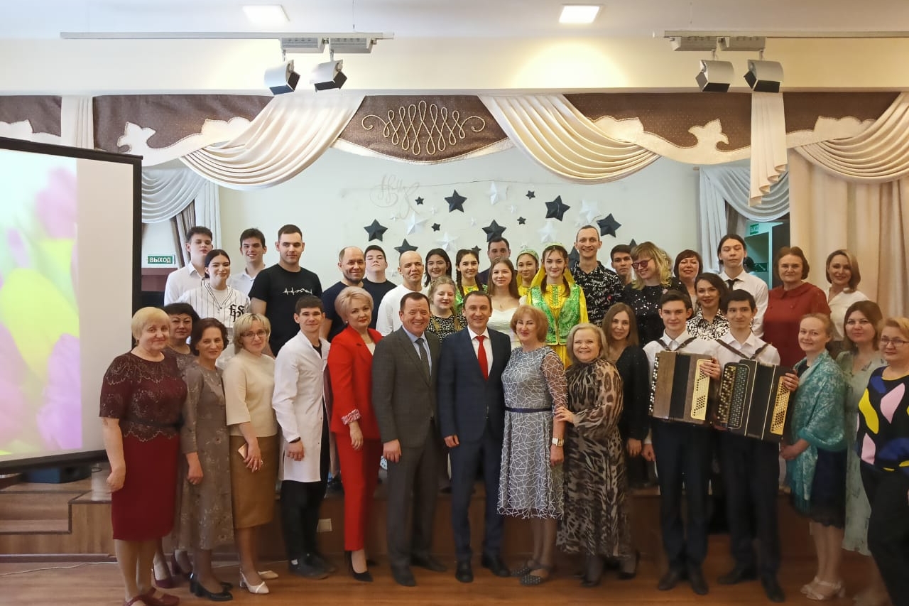 С весенним праздником 8 марта!