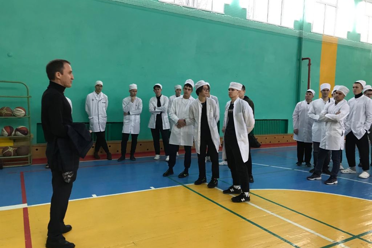 Показательный пример директора